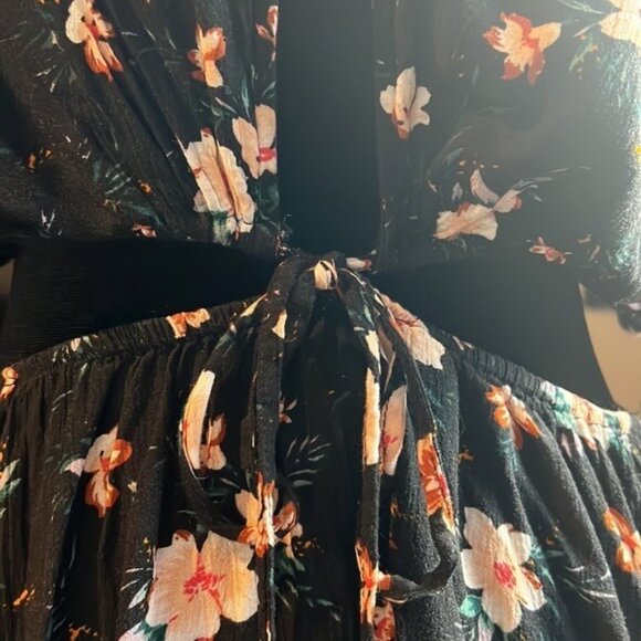 American Eagle Outfitters Floral Black Wrap Dress Tie Back & Keyhole Detail S - Picture 4 of 5
